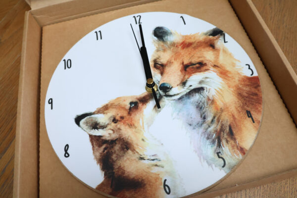 fox kiss clock