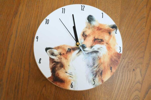 fox kiss clock